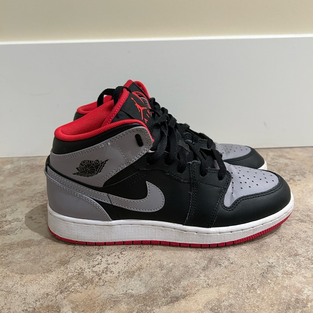 AIR JORDAN RETRO 1 MID CASUAL SHOES